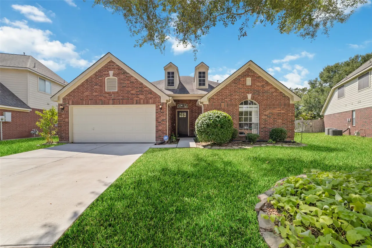 Sugar Land, TX 77498 | 4 beds | 2 baths |$359,000